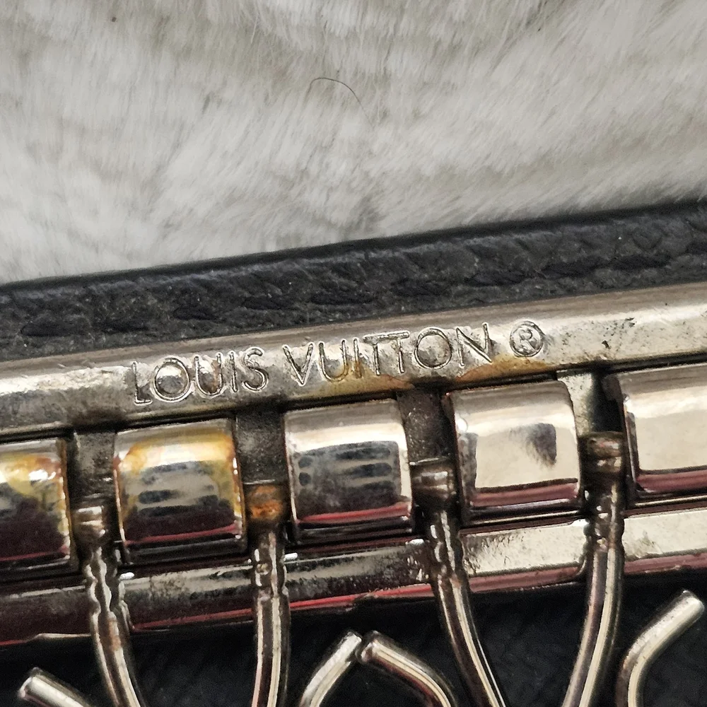 Louis Vuitton Black Epi Leather Key Holder Accessory - Picture 10 of 10